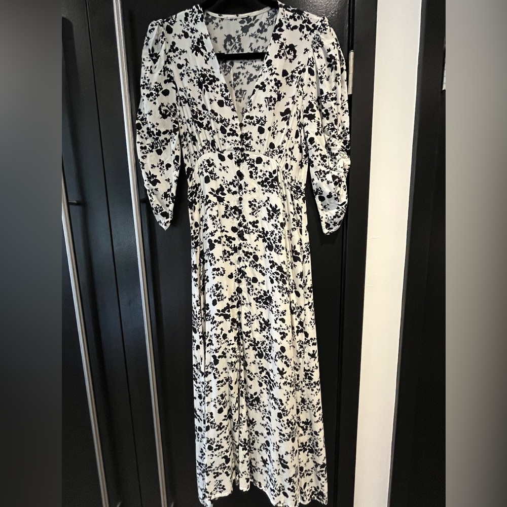 Subtle Puff sleeve Dress - Picture 3 of 12